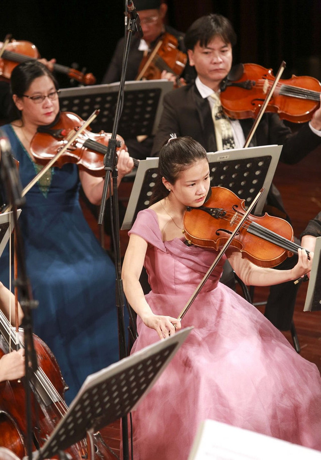 Đây là lần đầu tiên tại Việt Nam có một chương trình tuyển chọn nghệ sĩ piano công khai dành cho tất cả các bạn trẻ yêu dương cầm không phân biệt chuyên nghiệp và không chuyên đến từ khắp nơi tại Việt Nam. hoa-nhac-11.jpg