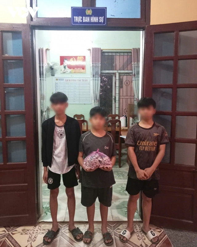 Quảng Bình: Rộ việc học sinh tự chế pháo theo hướng dẫn trên mạng Quang Binh: Ro viec hoc sinh tu che phao theo huong dan tren mang