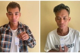 Khởi tố 2 'con nghiện' tàng trữ và mua bán ma túy ở Nghệ An