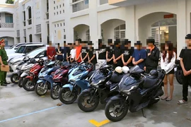 Triệu tập nhóm 'quái xế' chạy xe máy tốc độ cao và livestream trên mạng xã hội