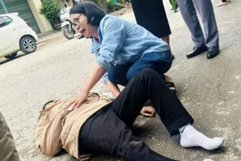 Giám đốc Bệnh viện Đa khoa Bỉm Sơn kịp thời cứu người bị tai nạn trên đường