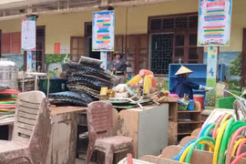 Ổn định cuộc sống cho người dân sau mưa lũ, đảm bảo học sinh đến trường