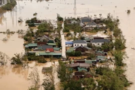 Nước ngập ngang mái nhà ở Nghệ An do mưa lũ sau bão số 10 Bualoi