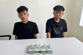 Bắt hai người Trung Quốc trộm 400 triệu đồng và nhiều trang sức 