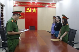 Khởi tố 'bác sĩ giả' khám bệnh miễn phí để bán thực phẩm chức năng giá cao