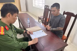 Bắt nóng đối tượng truy nã khi chuẩn bị vượt biên trốn ra nước ngoài