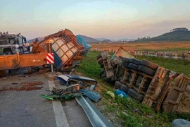 Tai nạn liên hoàn giữa 4 xe ô tô trên cao tốc Nghi Sơn - Diễn Châu