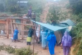 Ứng phó với mưa lũ, Đà Nẵng di dời hàng trăm hộ dân đến nơi an toàn