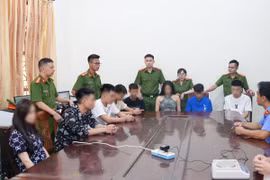 Bắt nhóm đối tượng mở tiệc ma túy trong phòng hát karaoke ở Nghệ An