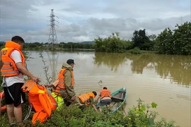 Kịp thời ứng cứu người đàn ông bị lật thuyền ở Đà Nẵng