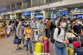 Nghỉ 4 ngày Tết Dương lịch: Kích hoạt làn sóng ăn chơi, có chặng bay cháy vé