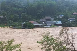 Thêm 300 tỷ đồng hỗ trợ khẩn cấp cho Điện Biên, Nghệ An