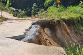 Thanh Hóa công bố tình huống khẩn cấp sạt lở bờ hữu suối Son