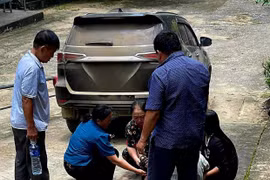 Xe ô tô khuất tầm nhìn tông bệnh nhi 2 tuổi tử vong ở trung tâm y tế