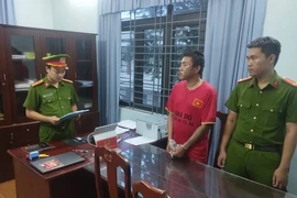 Bắt nhanh đối tượng sử dụng dao để khống chế, cướp xe máy