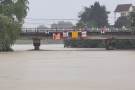 Gần 67.000 hộ dân ở Đà Nẵng bị ngập do mưa lớn, nhiều phường xã bị cô lập