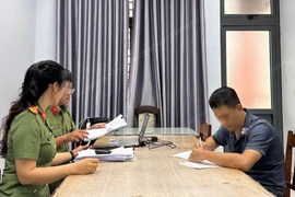 Mua bán tài khoản ngân hàng, 2 người đàn ông bị phạt 91 triệu