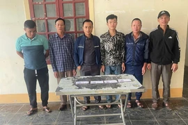 Khởi tố 6 đối tượng ở Nghệ An rủ nhau đánh bạc để "giết thời gian"