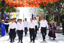 Chủ tịch Quốc hội Trần Thanh Mẫn về Kim Liên dâng hương tưởng nhớ Bác Hồ