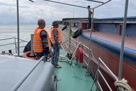 Kịp thời ứng cứu tàu hàng 1.500 tấn trôi dạt trên vịnh Đà Nẵng