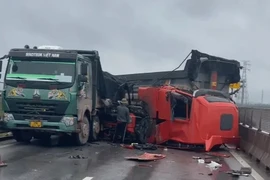 Va chạm giữa hai xe ô tô đầu kéo trên cao tốc Nghi Sơn - Diễn Châu 