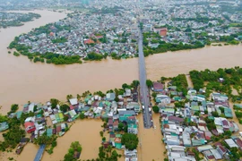 Lũ vượt mức lịch sử, nhiều nơi ở Khánh Hòa chìm trong biển nước