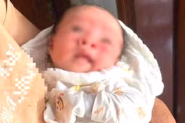 Tìm người thân cho bé gái 20 ngày tuổi bị bỏ rơi bên đường ở Nghệ An