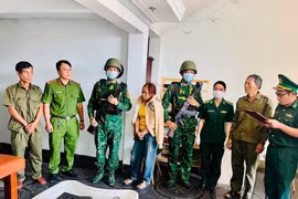 Bắt người phụ nữ giấu “hàng trắng” trong túi áo ở Đà Nẵng