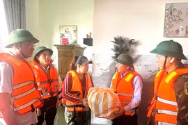 Thường trực Ban Bí thư Trần Cẩm Tú kiểm tra công tác khắc phục hậu quả mưa, lũ tại Đà Nẵng