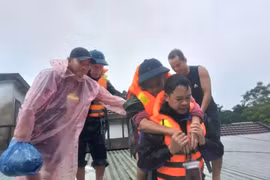 Khẩn cấp sơ tán hàng chục hộ dân do có nhiều vết nứt mới trên núi Ngang