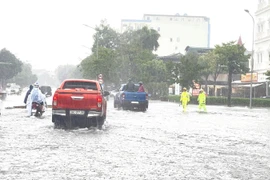 Nghệ An mưa trắng trời trước giờ bão số 10 Bualoi áp sát Biển đông