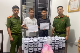 Bắt giữ 2 đối tượng tự chế và mua bán pháo nổ trái phép ở Nghệ An