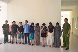 Đột kích sới bạc kiên cố như chuồng cọp bắt “bà trùm” và 8 con bạc 