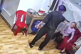 Trưng cầu giám định thương tích người mẹ bị con trai hành hung tối mùng 3 Tết