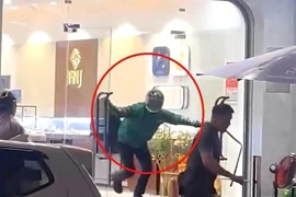 Truy tìm đối tượng nghi cướp tiệm vàng trên đường Núi Thành ở Đà Nẵng