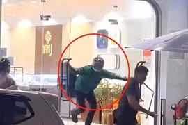 Truy tìm đối tượng nghi cướp tiệm vàng trên đường Núi Thành ở Đà Nẵng