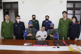 Đối tượng 'cõng' 15.000 viên ma túy tổng hợp cùng vũ khí nóng 'sa lưới'