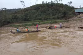 Tìm thấy thi thể người đàn ông bị lật thuyền đánh cá trên sông Lam