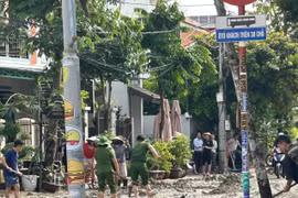 Đà Nẵng triển khai các biện pháp vệ sinh môi trường, xử lý nguồn nước sau lũ