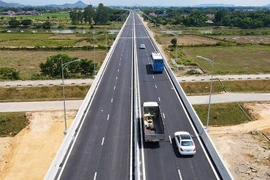 Không lưu thông trên cao tốc trong thời gian bão số 10 Bualoi đổ bộ đất liền