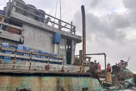 Bắt giữ 2 tàu cá chở 47.000 lít dầu DO trái phép trên vùng biển Đà Nẵng