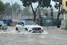 Hà Nội cho học sinh học online tránh bão số 11 Matmo