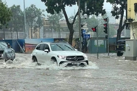 Hà Nội cho học sinh học online tránh bão số 11 Matmo