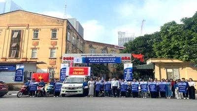 Nhiều gia đình tại Hà Nội hạnh phúc vì sinh con một bề là gái