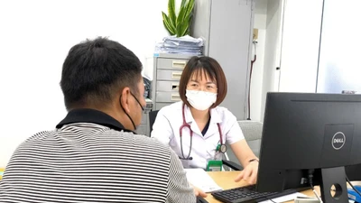 Thụt tháo đại tràng, sán dài hơn 3m chui ra ngoài