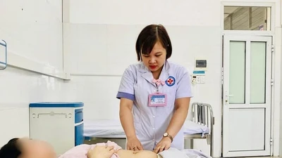 Cứu sản phụ thai ngoài tử cung 8 tuần có tim thai