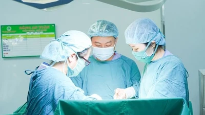 U xơ tử cung to tương đương thai 10 tuần, người phụ nữ thiếu máu nặng