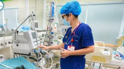 Nhiều trẻ đuối nước nguy kịch vì được dốc ngược, vác lên vai chạy