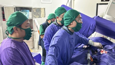 Đặt stent cứu cụ ông 66 tuổi đau bụng do phình động mạch chủ bụng