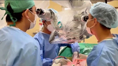 Đột ngột đau đầu, người phụ nữ khỏe mạnh lơ mơ vì vỡ túi phình động mạch não
